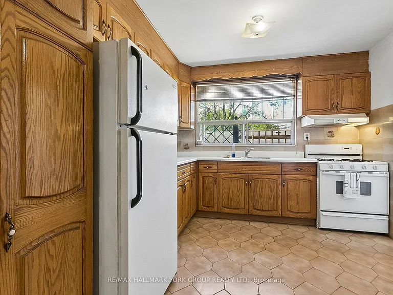 472 Winona Dr #MAIN FL — Photo 10