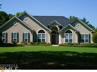 100 Oakwood Lakes Dr, Hampton, GA 30228