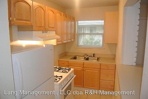 3rd image of 2208 Morse St APT 01