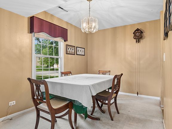4th image of 1321 Carol Ln