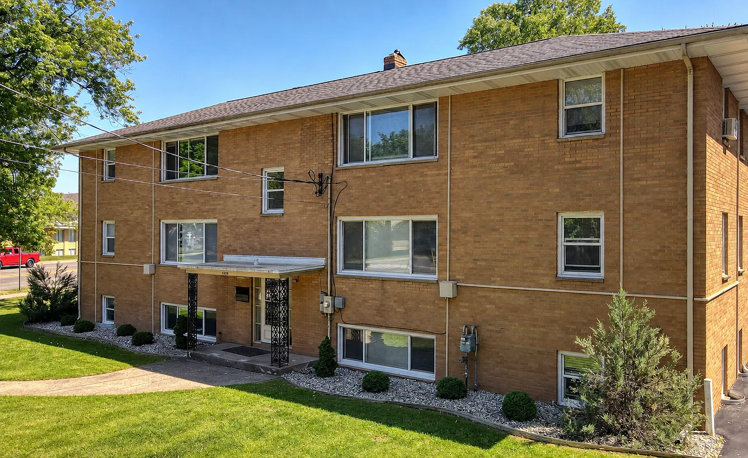 2 bed, 765 sqft, $1,090 — Photo 1
