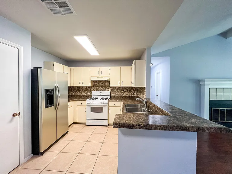 12004 Thompkins Dr — Photo 17