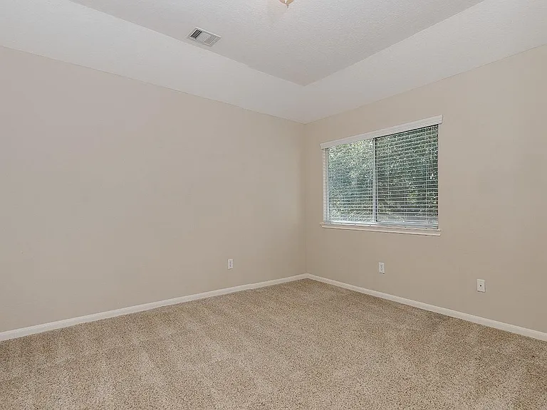 50 E Pipers Green St — Photo 25