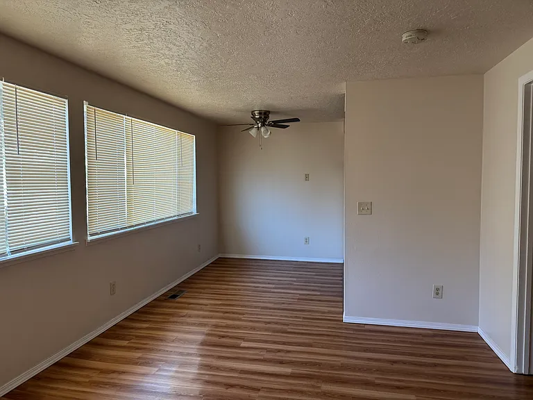 15650 E Burnside St #A — Photo 11