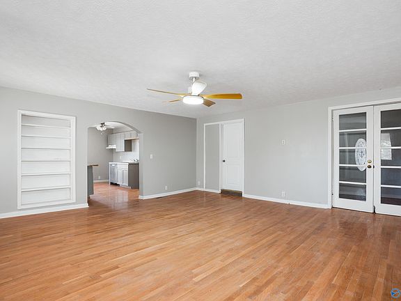 5th image of 2506 Hillcrest Dr