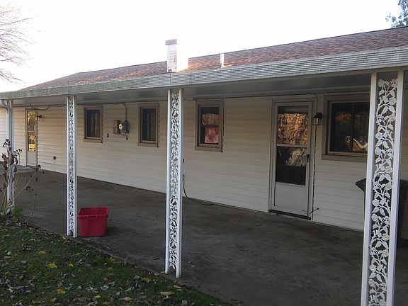 3rd image of 206 E Roger Dr