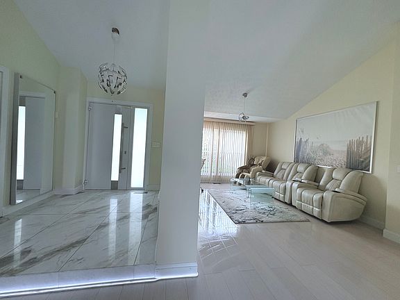 5th image of 518 Barden Ct