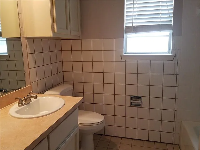6919 W Cleburne Rd — Photo 4