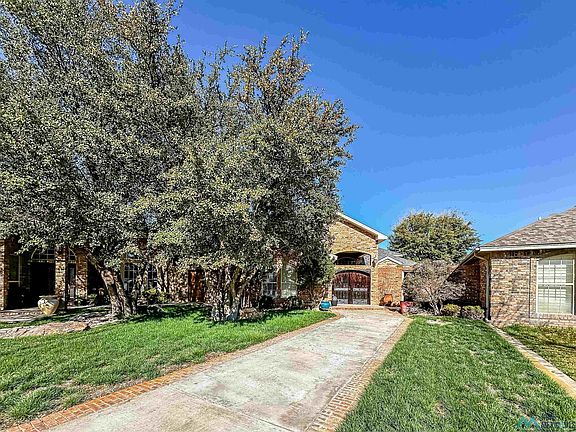 2nd image of 430 W Clearfork Cir