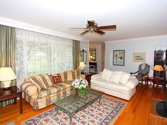 5th image of 9809 E Bexhill Dr