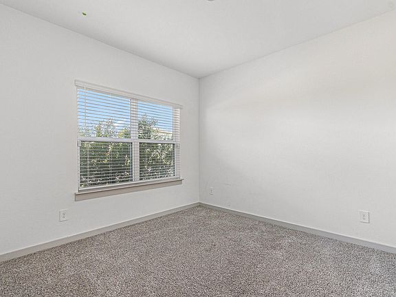 5th image of 31 Desert Spring Ln