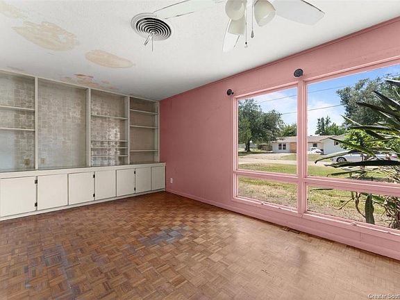 4th image of 454 Greenway St
