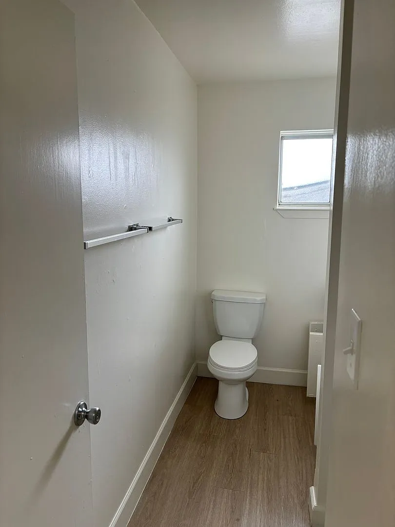 2519 Corby Avenue — Photo 4