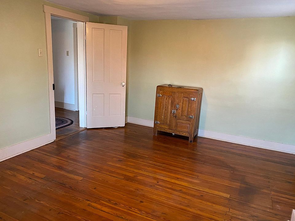 2nd image of 611 S Braddock St #2