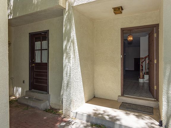 5th image of 6904 Wildwood Ct NE