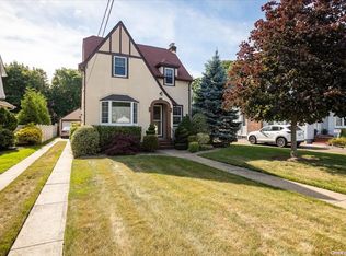2656 Sheldon Pl, Oceanside, NY 11572