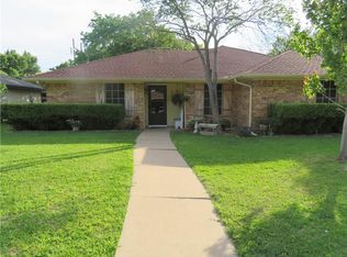 212 Buffalo Creek Dr, Waxahachie, TX 75165