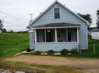 594 Wyota Ave, East Dubuque, IL 61025
