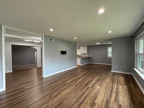 4th image of 2 Magnolia Dr