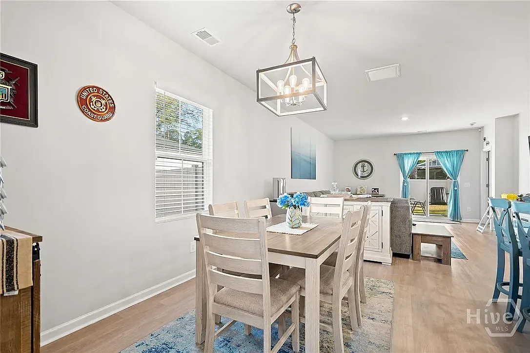 309 Lillian St — Photo 4