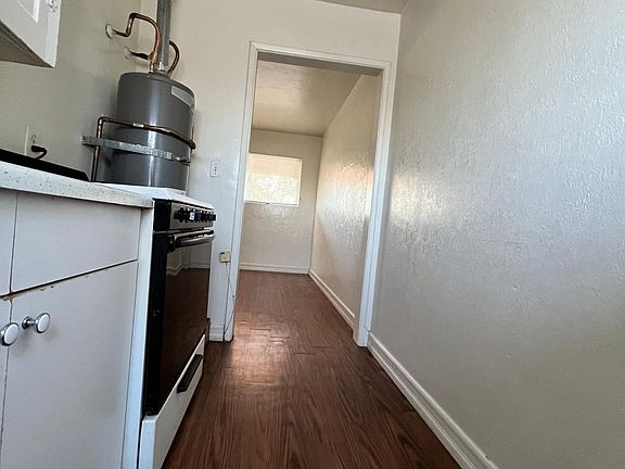 5th image of 3073 Imperial Ave #5
