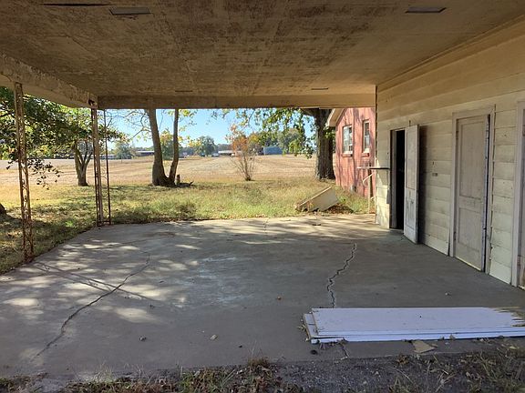 5th image of 221 Maddox Ln