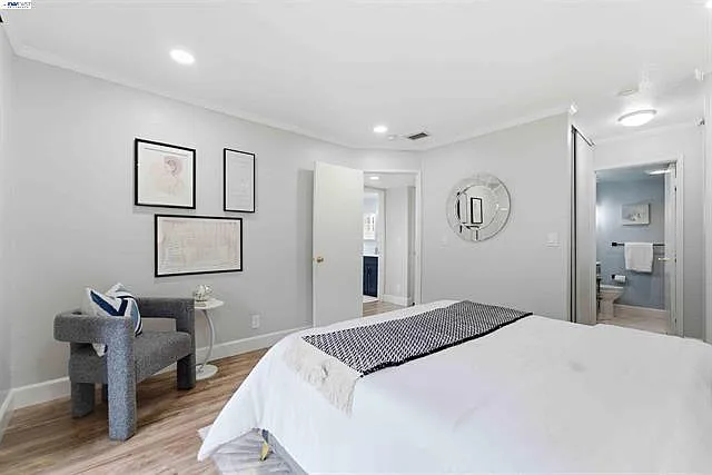 2 bed, 945 sqft, $3,500 — Photo 1