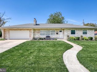 52 Center Dr, Camp Hill, PA 17011