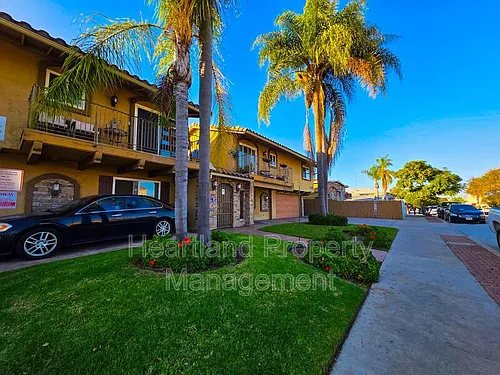4230 48th St #8 Photo 1