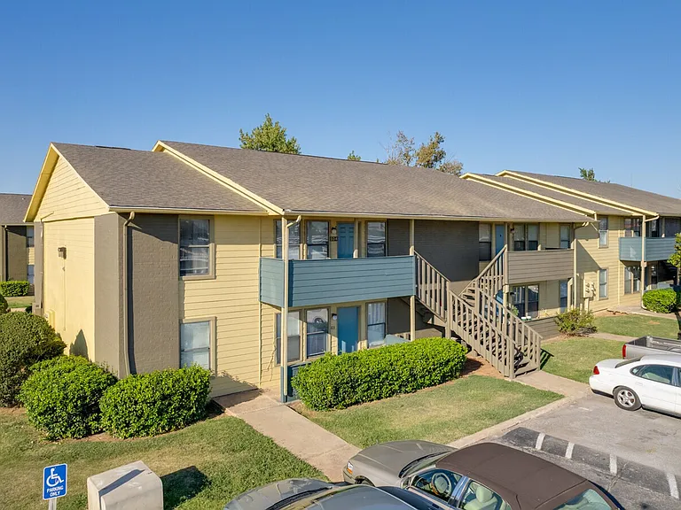 Almonte Apartments — Photo 5