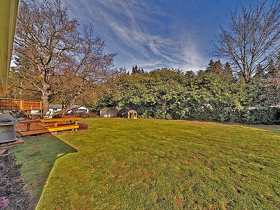 5th image of 6042 210th Ave NE