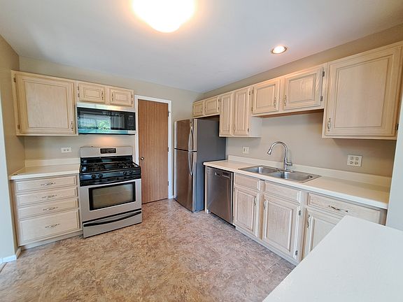 3rd image of 106 Stirling Ln Unit V2