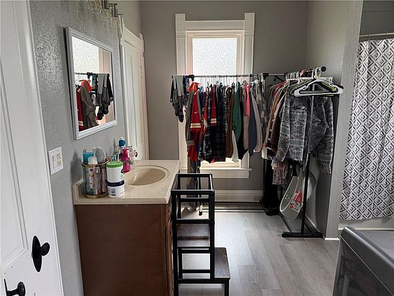 5th image of 401 Milwaukee St