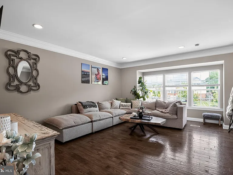 101 Isabelle Ct — Photo 13