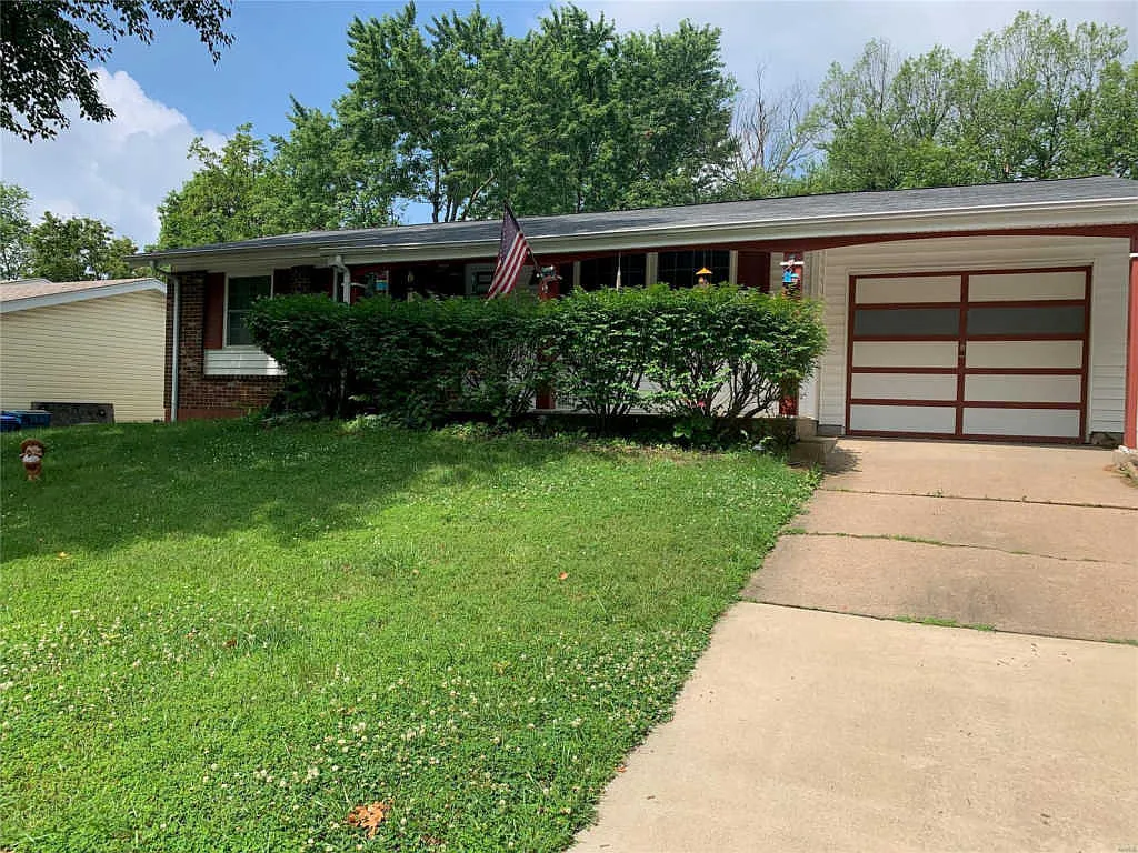 327 Turfwood Dr photo 1