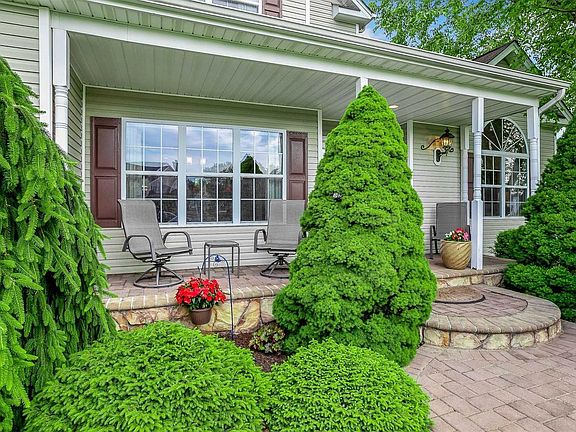 5th image of 44 Ashley Cir