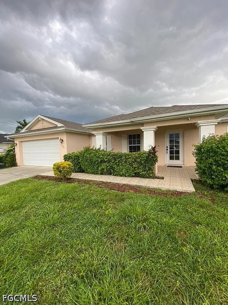 3 bed, 2.0 bath, 1770 sqft, $2,000 — Photo 1