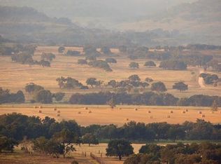 732 W Sunset Dr, Johnson City, TX 78636