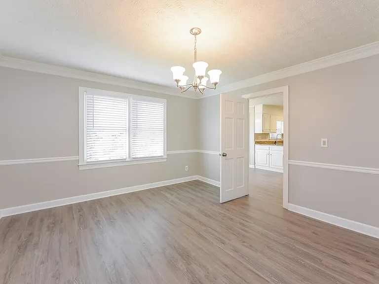 231 Amsterdam Dr SW — Photo 6