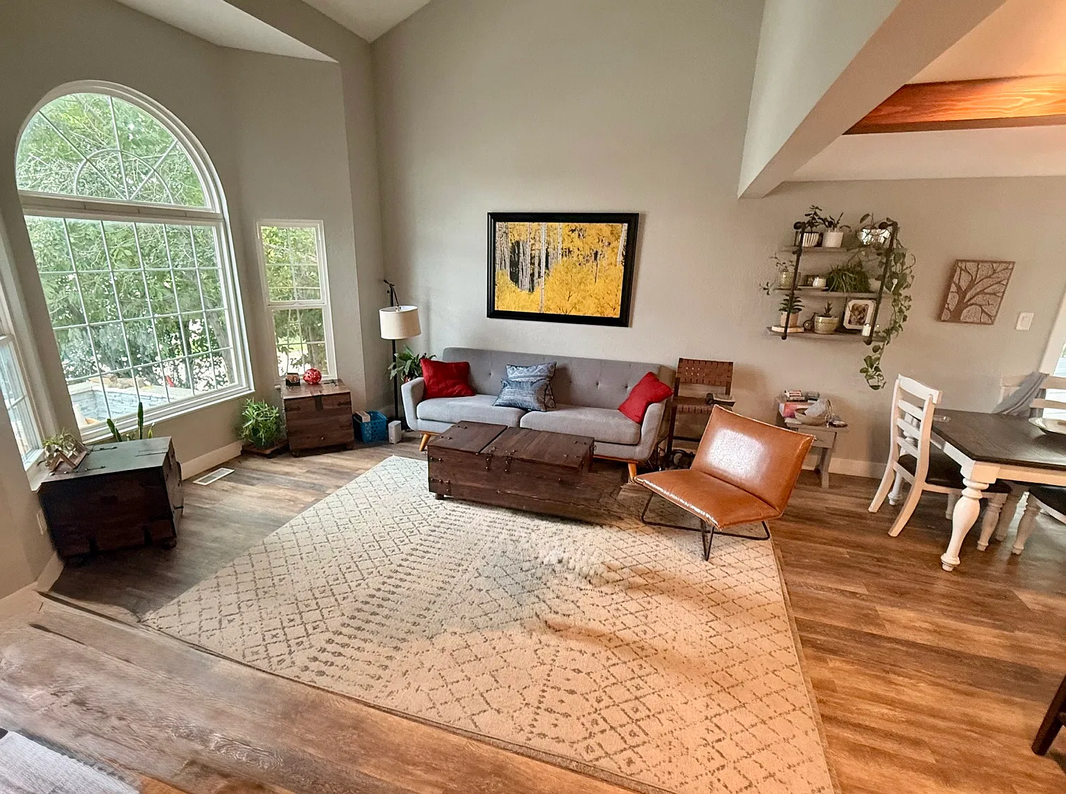 3 bed, 2366 sqft, $3,350 — Photo 4