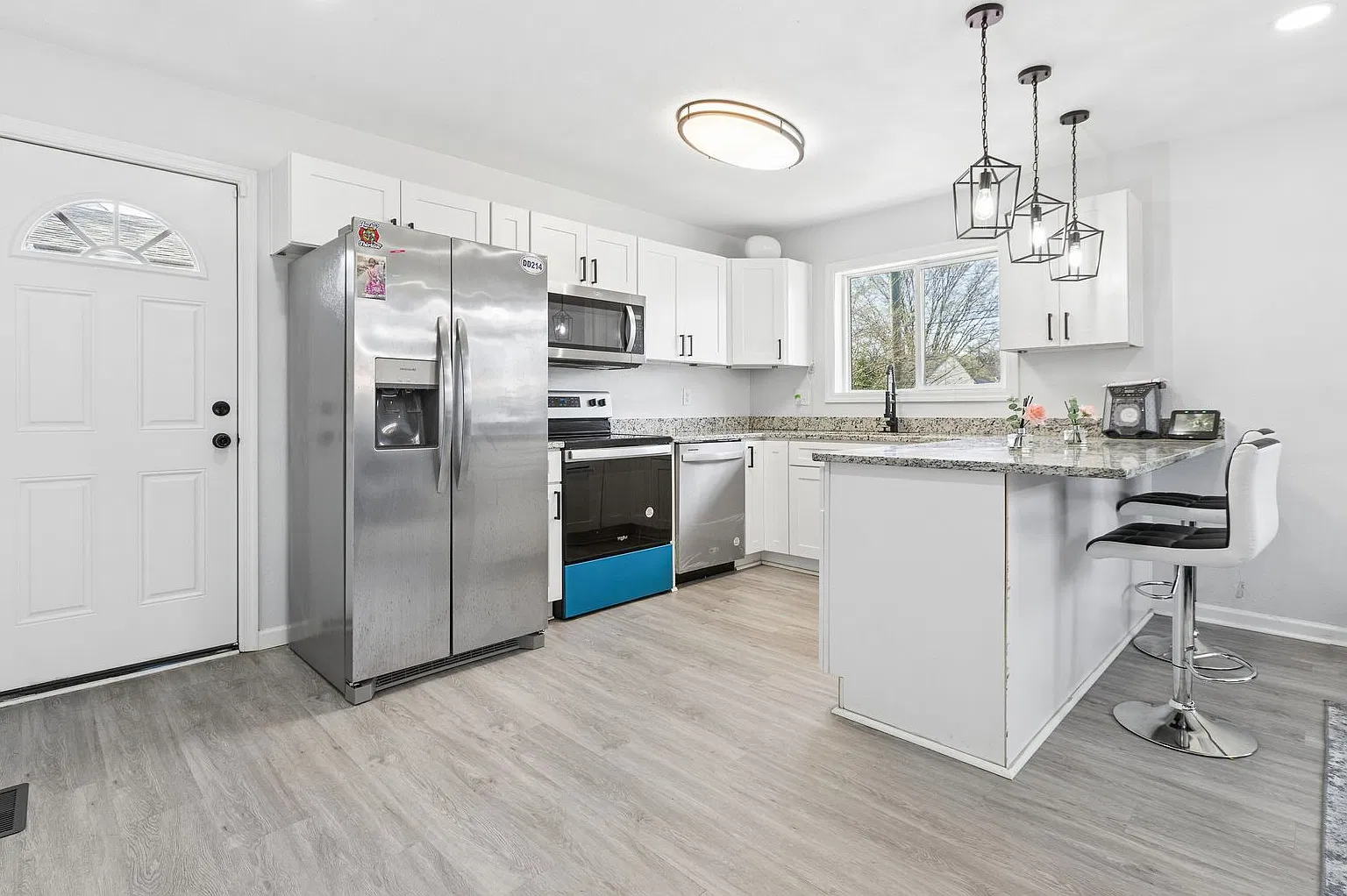 Beautifully Renovated 3-Bedroom Home in Hampton Move-In Ready! — Photo 3