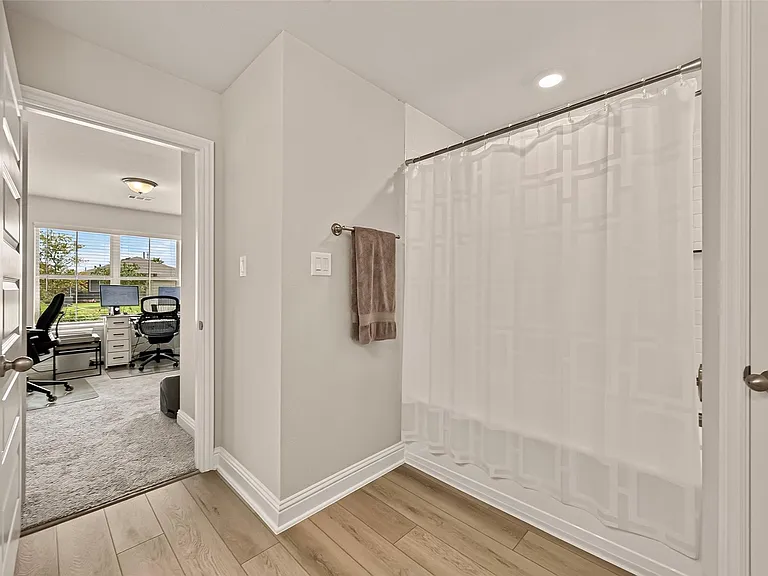 2605 Golden Palms Ln — Photo 9