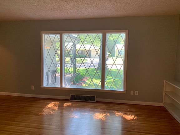 Front living area hardwood 