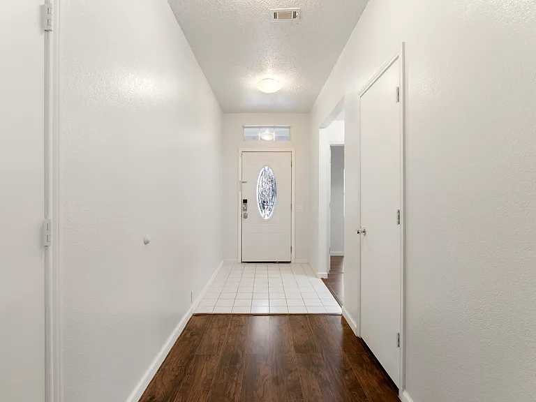 206 Shady Brook Dr — Photo 3