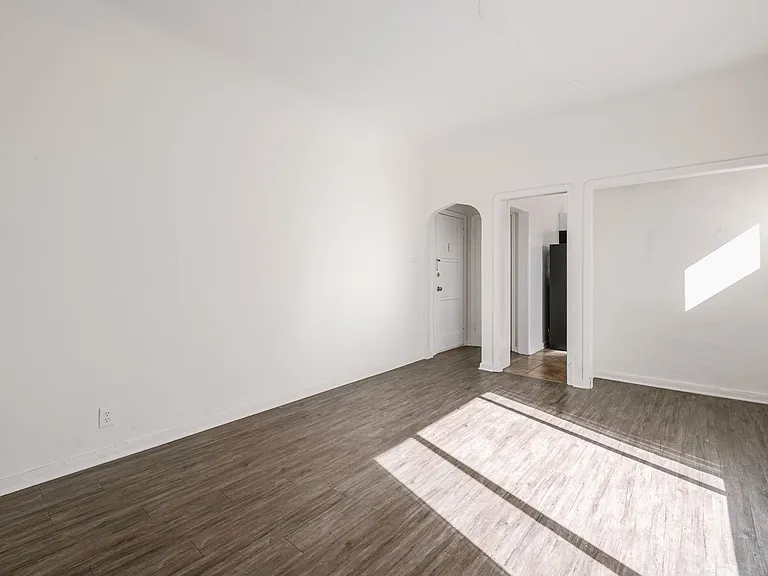 1848 N Mariposa Ave — Photo 3