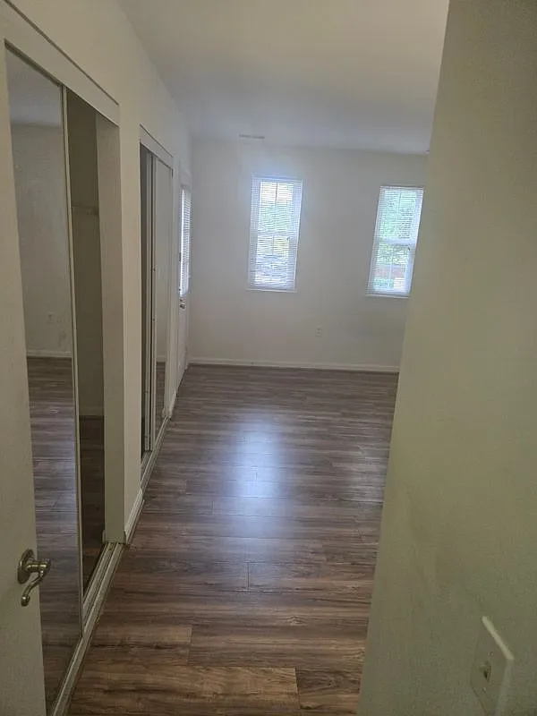 1 bed, 1.0 bath, 779 sqft, $1,550 — Photo 2