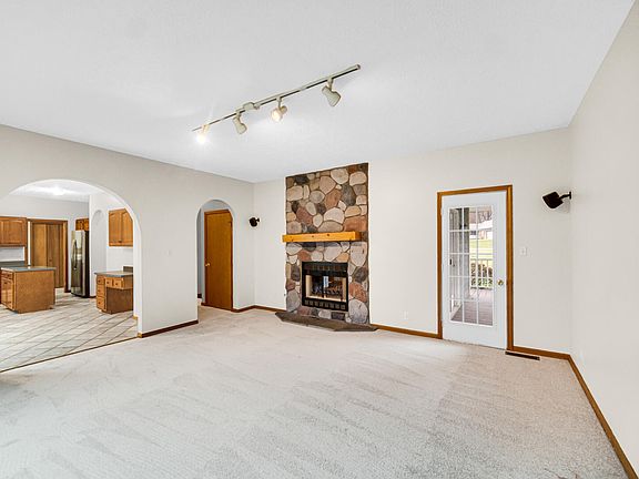 2nd image of 692 Harvest Rd