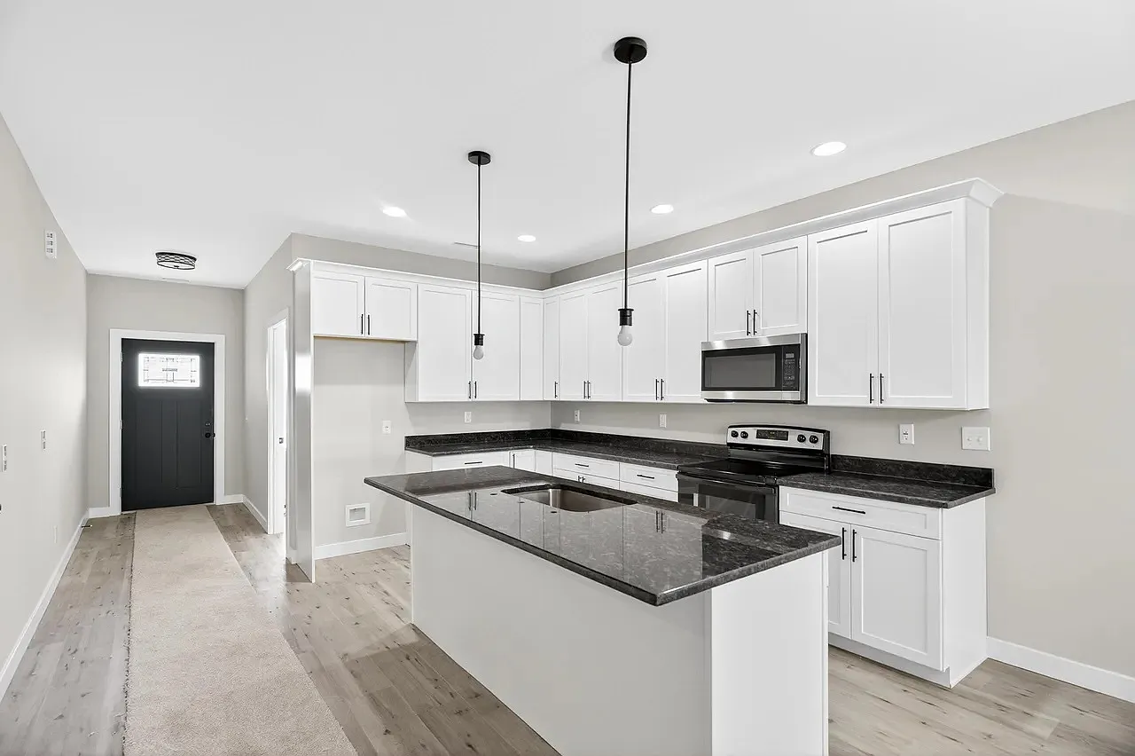 3 bed, 1617 sqft, $2,000 — Photo 2