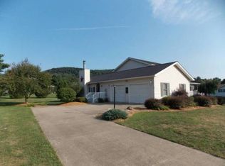 3 Greenbriar Cir, Russell, PA 16345