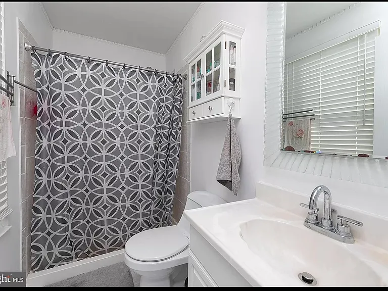 2162 Conwell Ave — Photo 9